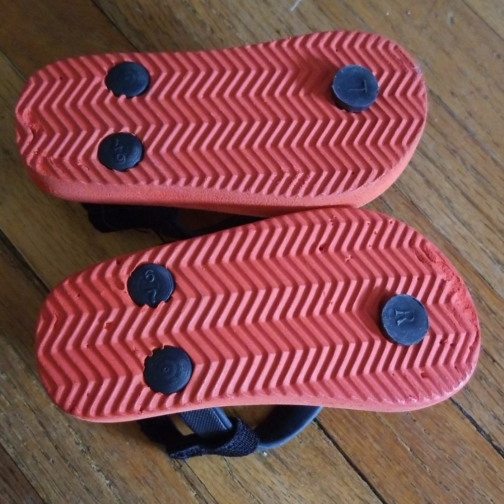 Puma Flip Flops - Picture 2 of 3